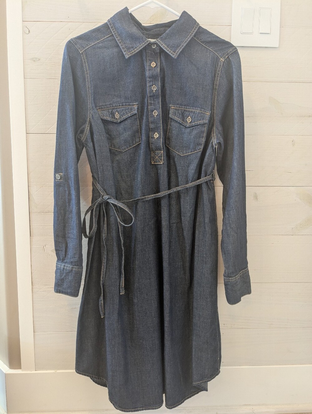 🤰🏻Liz Lange Maternity Denim Shirt Dress with Tie Belt - Blue; Size: M